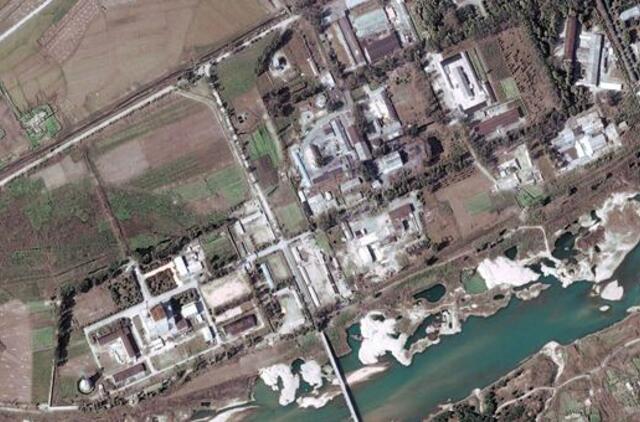 Šiaurės Korėja skelbia tobulinanti branduolinių ginklų "kokybę ir kiekybę"