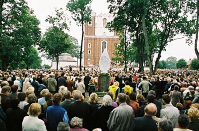 Šiluvoje prasidėjo garsieji atlaidai