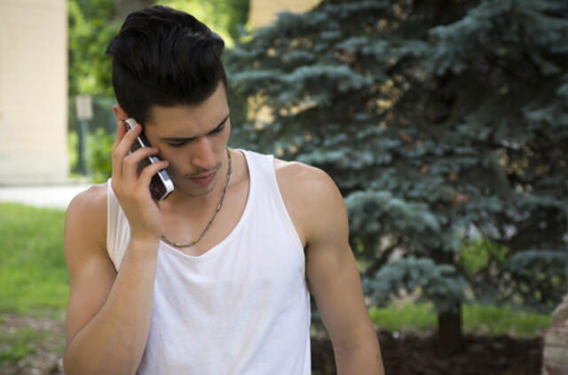 Sukčius apiplėšė pinigų nenorėjusį duoti senuką