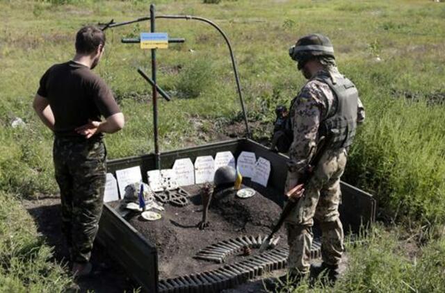 Ukrainoje vėl pažeidinėjamos paliaubos - žuvo du kariai