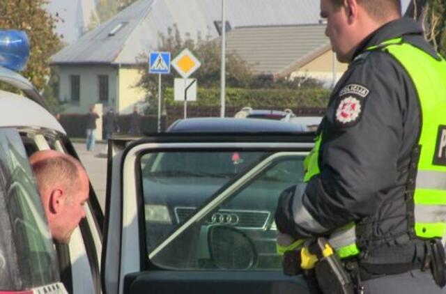 Girtas vairuotojas partrenkė moterį su trim vaikais