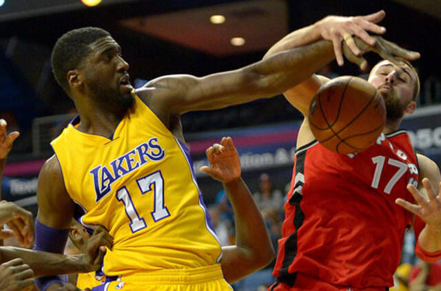 Jonas Valančiūnas ir "Raptors" pratęsė "Lakers" pralaimėjimų seriją