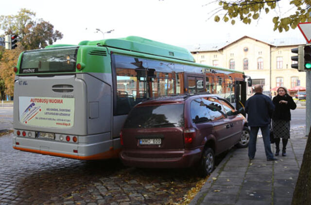 Klaipėdoje į avariją pateko autobusas