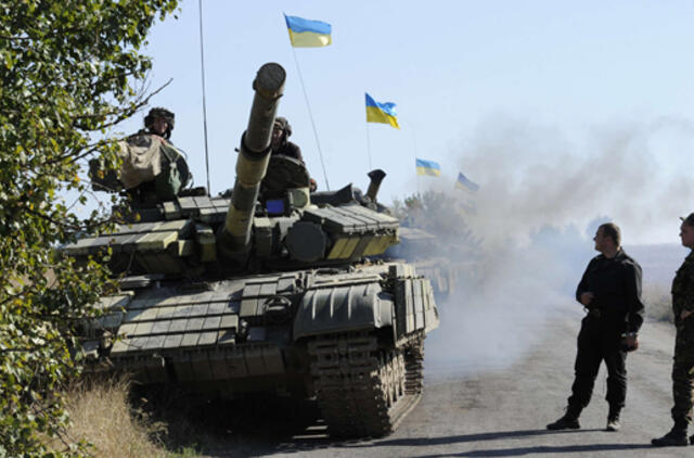 Nepaisant paliaubų, Rytų Ukrainoje žuvo karys, dar du - sužeisti