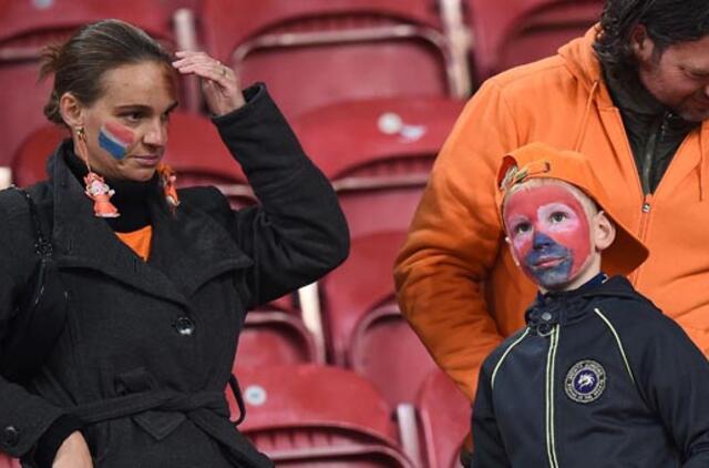 Olandai - už Europos futbolo čempionato borto