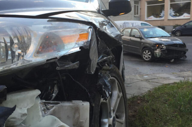 Prie bevardės gatvelės vėl dužo mašinos