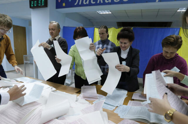 Ukrainos vietos valdžios rinkimuose pirmauja Petro Porošenkos partija