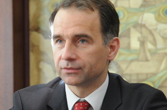 Už dujas verčiami mokėti net kūrenantys malkomis