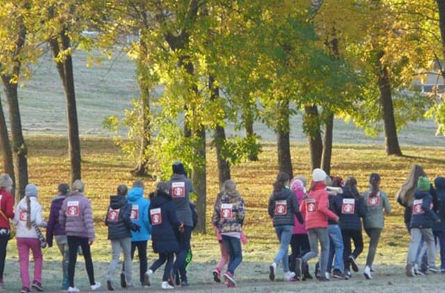 "Versmės" progimnazija paaukojo 1925 eurus