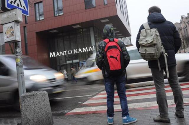 Pėsčiųjų perėjos keliamos nuo pjedestalo