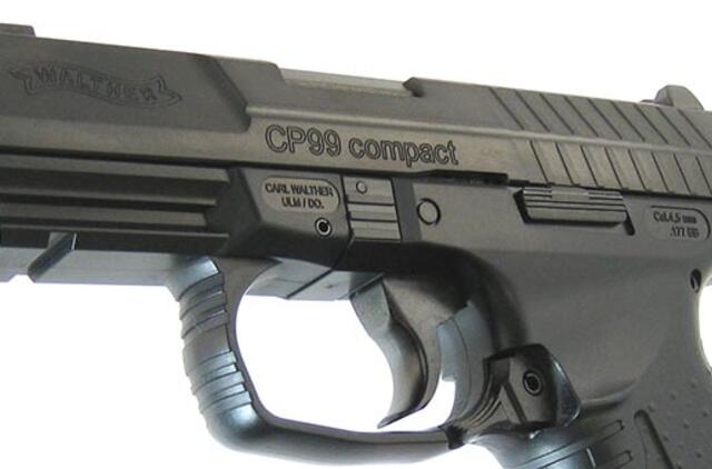 Iš neblaivaus vyro policija paėmė pneumatinį ginklą