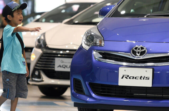 "Toyota" pardavimais lenkia "Volkswagen" ketvirtą mėnesį iš eilės