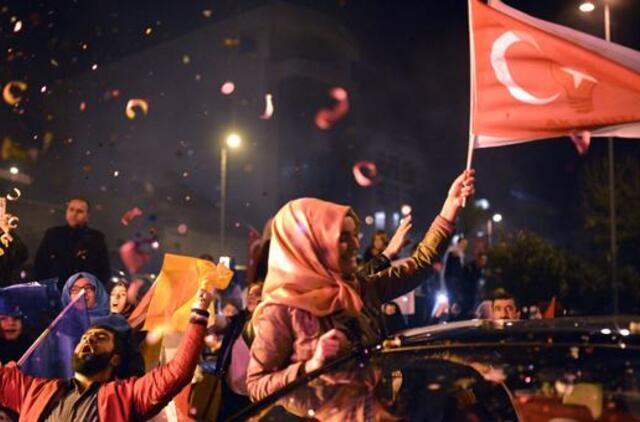 Turkijos prezidentas: piliečiai balsavo už šalies vienybę ir vientisumą