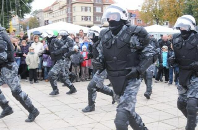 XXI amžius. Policijai aprūpinti tenka rinkti aukas