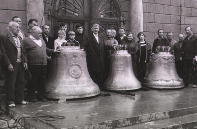 Ar kada nors dar skambės Kretingos katalikų bažnyčios varpai?