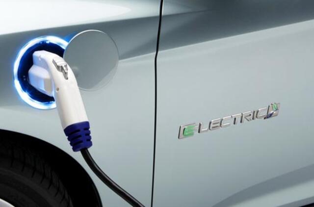 "Ford" ketina investuoti į elektromobilių gamybą 4,5 mlrd. dolerių