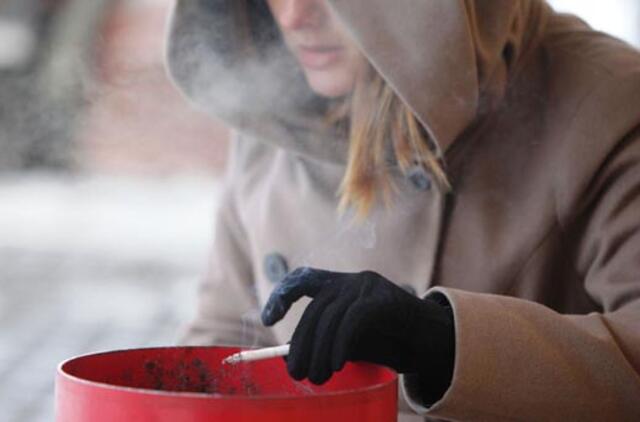 Kova su rūkančiu jaunimu: didinti baudas ar įrengti rūkyklas?
