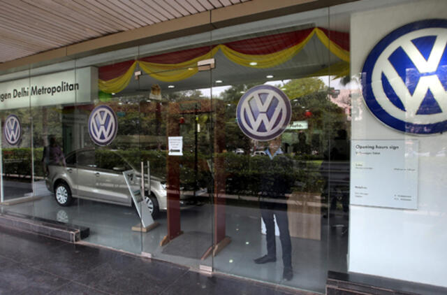 "Volkswagen" su bankais sutaria dėl tarpinės 20 mlrd. eurų paskolos
