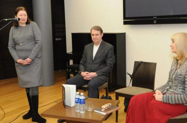 "Kunigas, Dievą išvedęs į gatves"