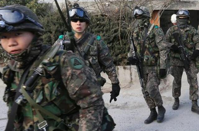 Pietų Korėjos kariškiai paleido įspėjamąją ugnį į Šiaurės Korėjos bepilotę skraidyklę