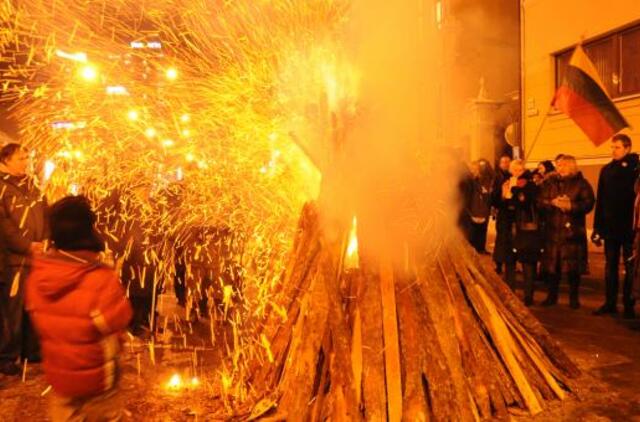 Prie Atgimimo laužo netrūko jaunimo