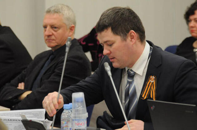 Provokacija: į Tarybą - su "koloradke"