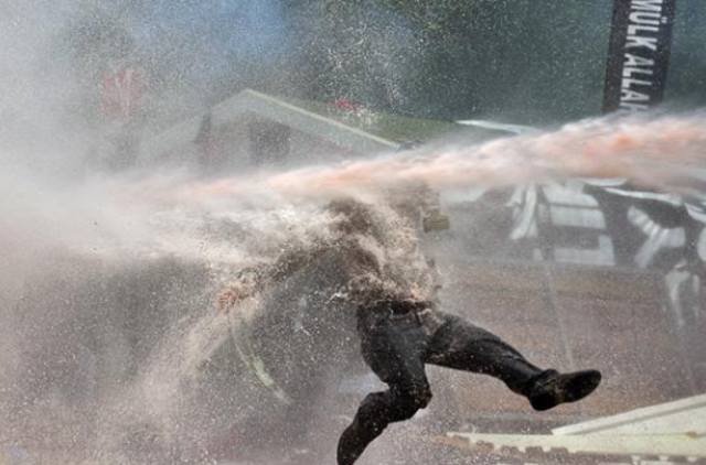 Šiemet Lietuva įsigys dvi vandens patrankas apginti valdžią nuo galimų protestuotojų