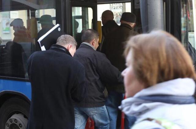 Važiuoti automobiliu pasidarė pigiau nei autobusu