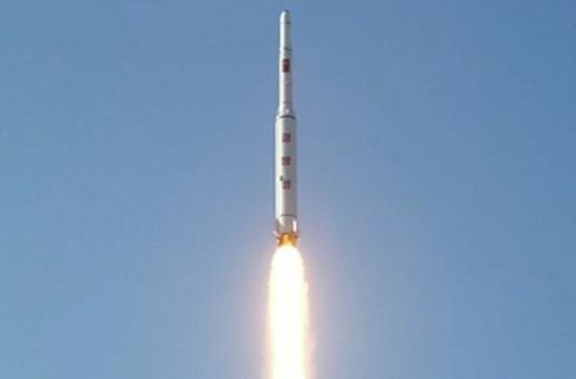 Japonijos parlamentas pasmerkė Šiaurės Korėjos raketos paleidimą