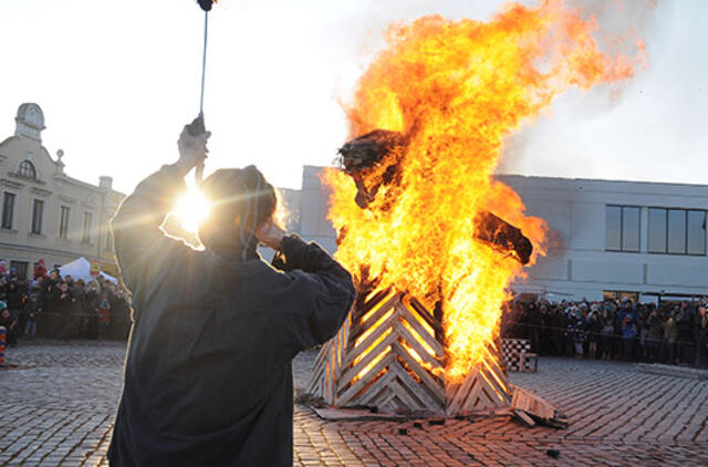 Klaipėdiečiai sudegino rekordinio dydžio Morę