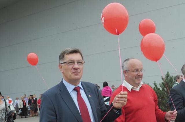 Skandalai pakirto premjero ir socialdemokratų reitingus