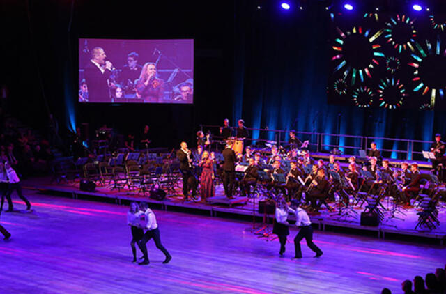 Vasario 16-osios koncerte – gausios jaunimo gretos