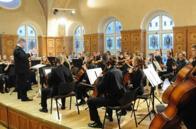 Moters dienos proga - Jaunimo simfoninio orkestro debiutas