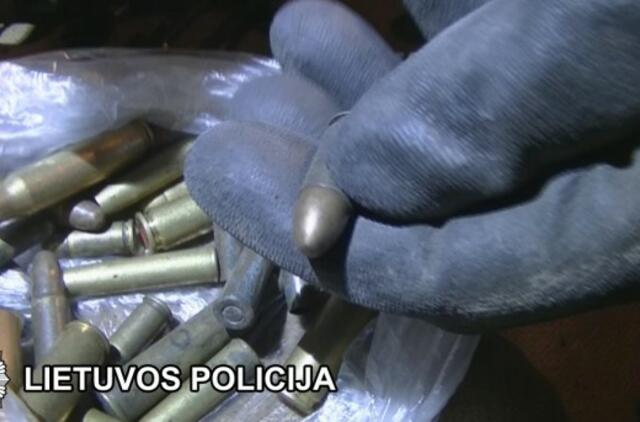 15 metų bausmė nepadėjo - rasti ginklai ir sprogmenys