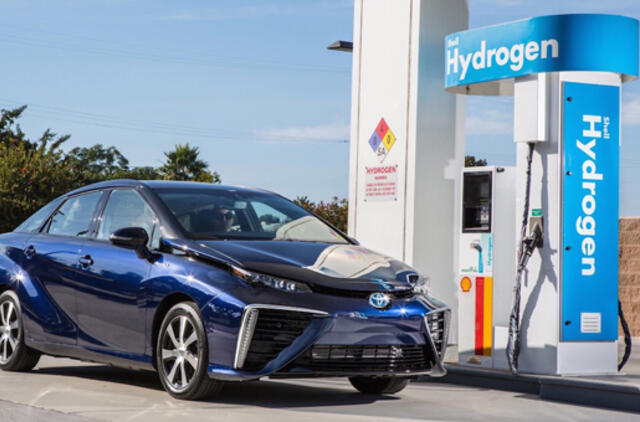 "Toyota" dalyvauja automobiliams skirto vandenilio gamybos projekte