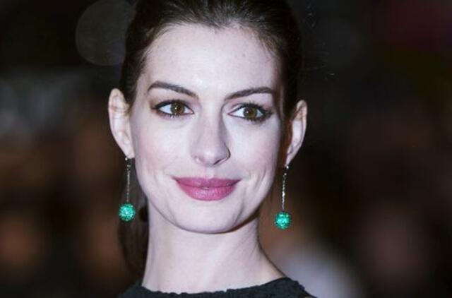 Aktorė En Hetavėj tapo mama