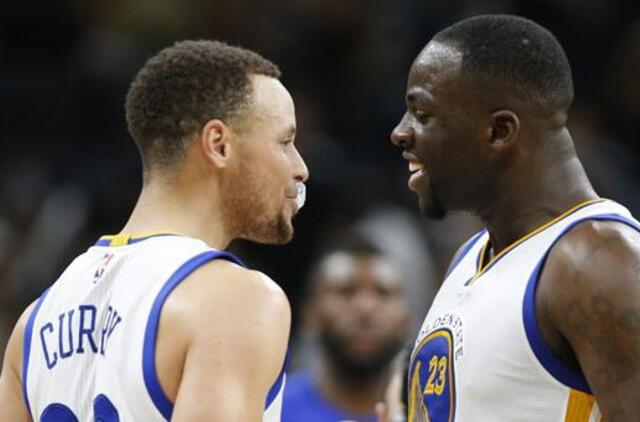 Istorija: "Warriors" įveikė "Spurs" ir pakartojo legendinį "Bulls" rekordą