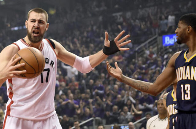 Jonas Valančiūnas atvedė "Raptors" į pirmąją pergalę atkrintamosiose varžybose