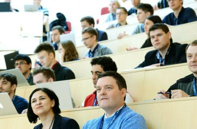 Prasidėjo mokslo ir technologijų lyderio CERN stovykla IT entuziastams
