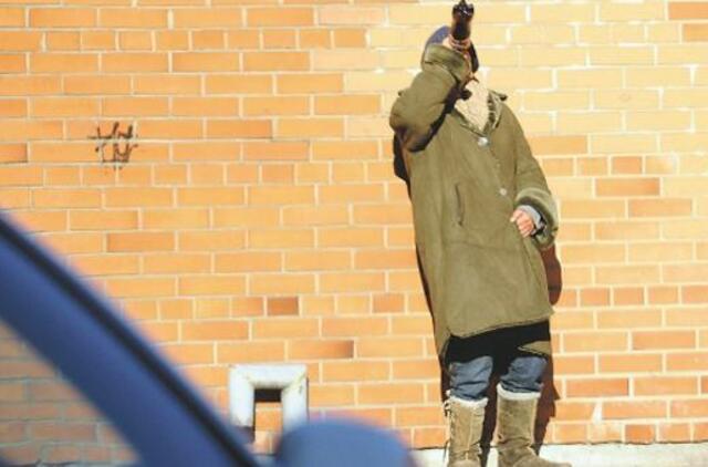 Promilės klampina pareigūnus