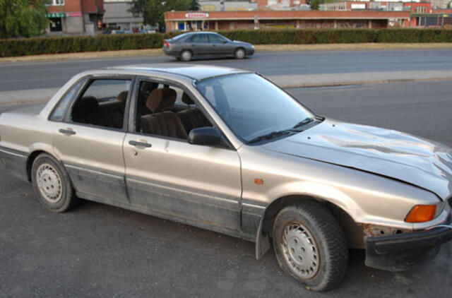 Raginama taisyti teisės aktus dėl automatinio automobilių išregistravimo