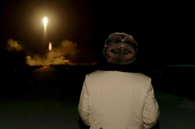 Šiaurės Korėja surengė tolimojo nuotolio raketos variklio bandymą