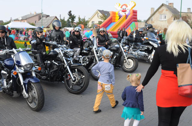 Neformalus motociklininkų judėjimas padės kelti eismo kultūrą