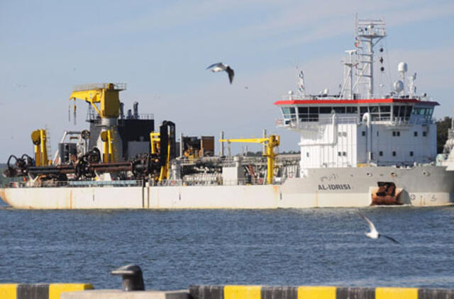 Šiauliečiai valys laivybos kanalą