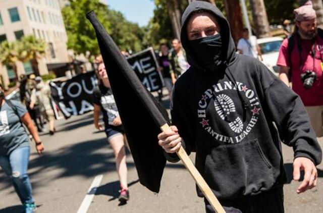 JAV: Kalifornijoje per riaušes nukentėjo mažiausiai šeši žmonės