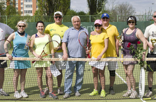 Jubiliejus teniso aikštelėje
