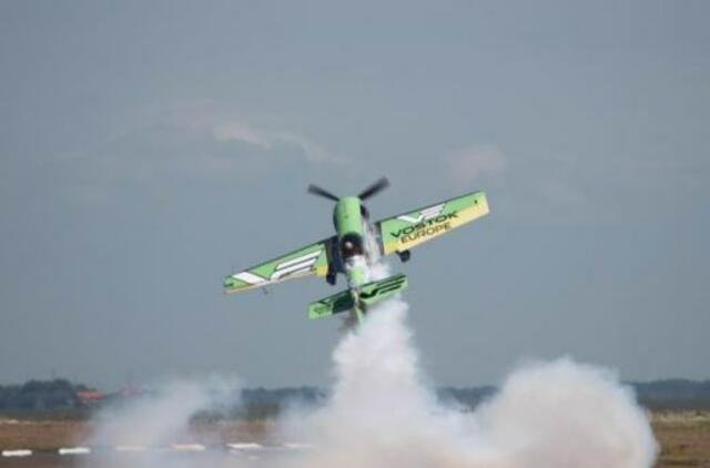 Ministras ir meras į šventę Neringoje atskrido lėktuvu