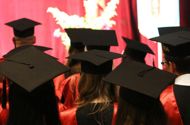 Pelningas sezoninis darbas - rašyti diplominius