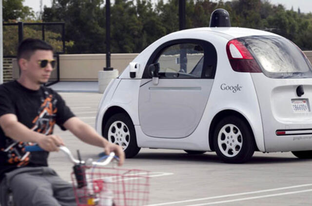 Bepiločiai automobiliai stebės dviratininkus