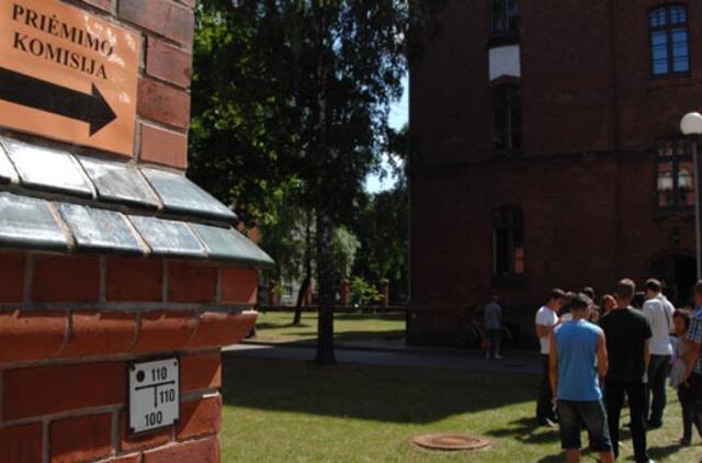 Būsimi studentai gali pasirašyti sutartis